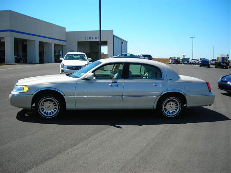 Lincoln town car 2001